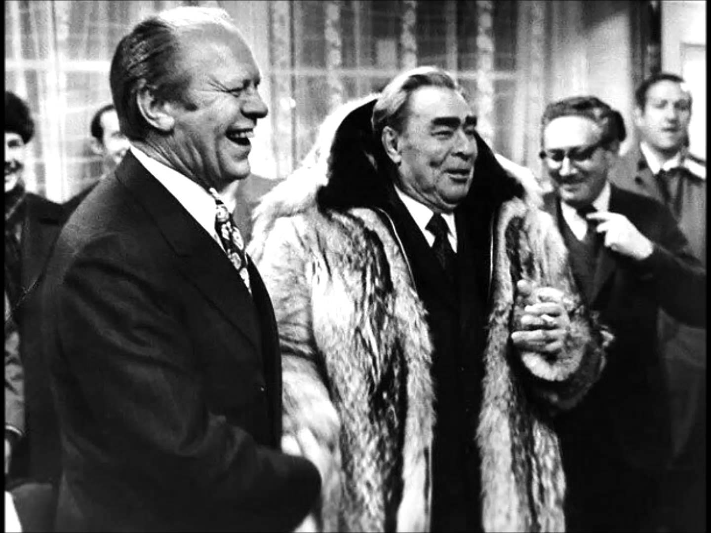 Леонид Ильич Брежнев с участницами Всемирного конгресса женщин | Пикабу