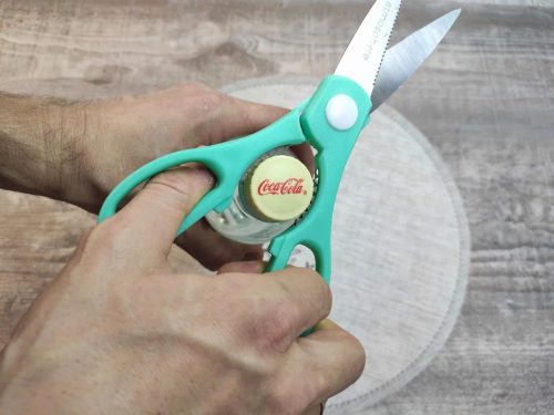 Для чего на кухонных ножницах нужны зубчики между ручек