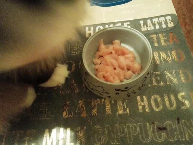 Даже не знала, что люди едят куриные обрезь и шкурки