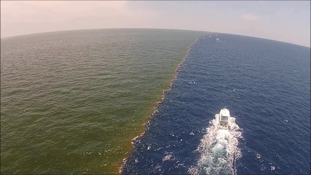 Фото где встречаются два океана