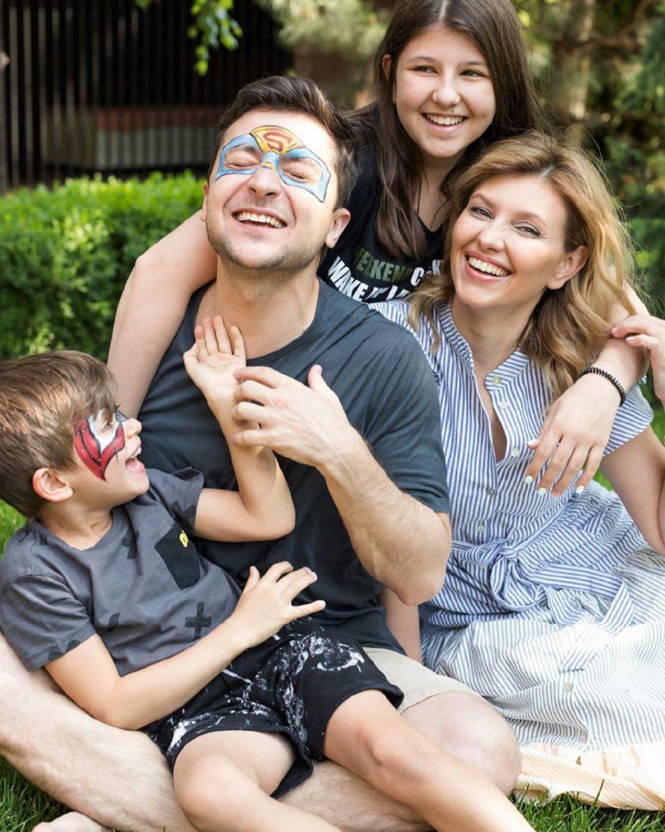 Жена Зеленского опубликовала первые фото с детьми и мужем - новости Украины
