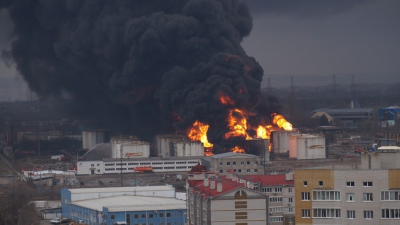 Взрывы на нефтебазе в Белгороде. Что произошло на самом деле? В Украине и  России рассказали, чьи были вертолеты - Telegraf.by