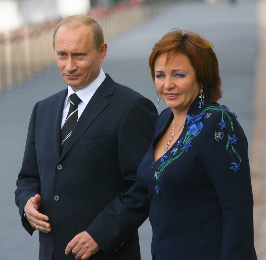 Где сейчас живёт Людмила Александровна Путина и чем занимается: подборка фото