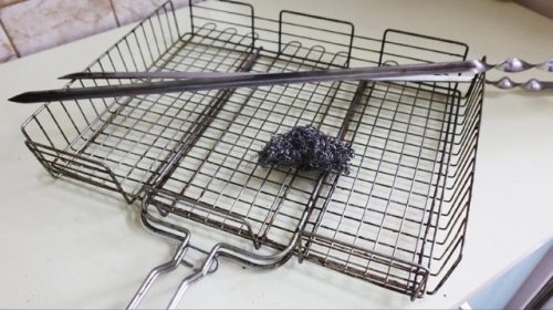 Металлическая губка на кухне просто незаменимая вещь: 5 способов применения