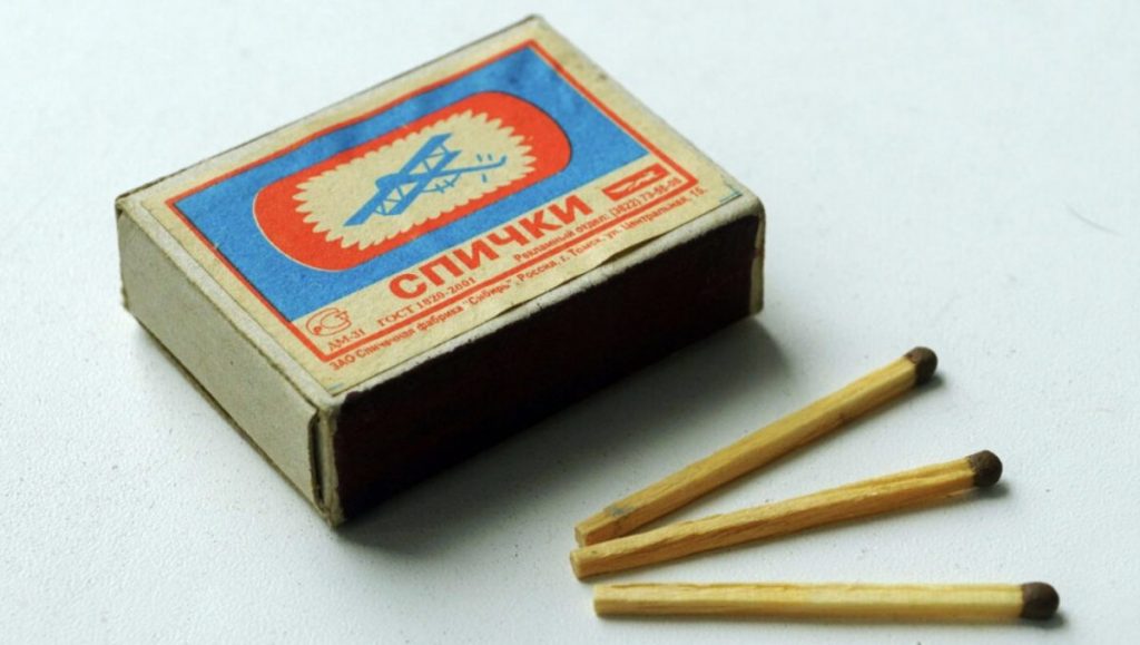 Заметив ужасный запах из унитаза, я пробовала всё: моющие средства ...