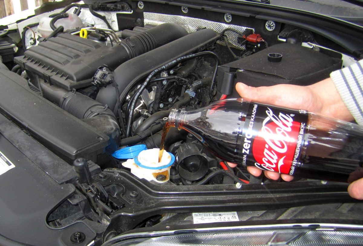 Добавляю колу в бачок омывателя каждый год. Даже не ожидал такого ...