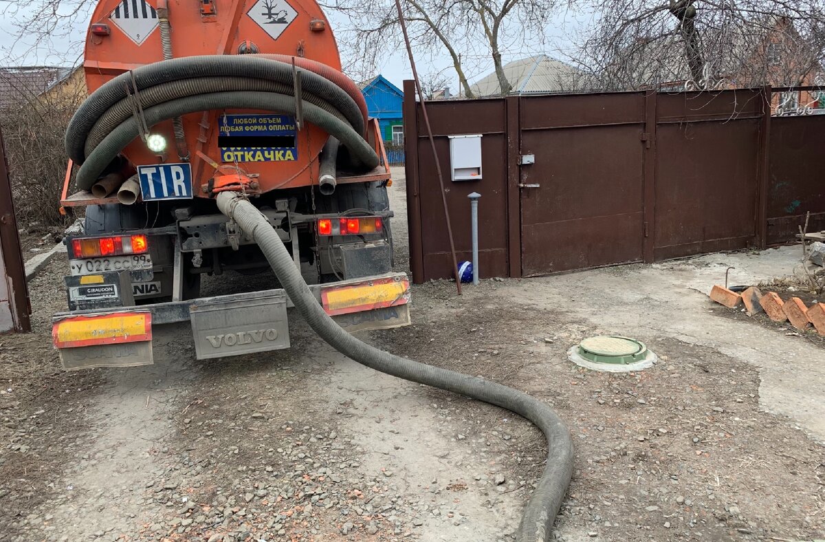 После откачки ямы, всегда прошу ассенизатора слить отходы обратно и ...