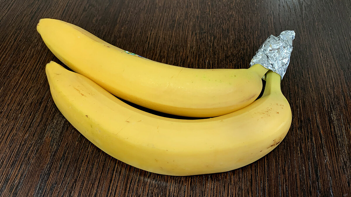 Как дольше сохранить бананы. Спелый банан. Банан домашний. Почерневший банан. Чтобы бананы не чернели.