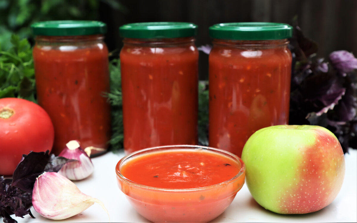 Рецепт кетчупа на зиму густой вкусный. Кетчуп на зиму. Армянская аджика на зиму. Идеи кетчупа на зиму. Рецепт вкусного домашнего кетчупа на зиму.